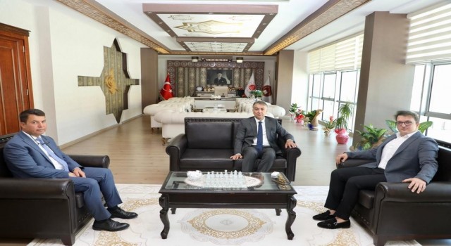 Vali Çağataydan Başsavcı Karakocaya ziyaret