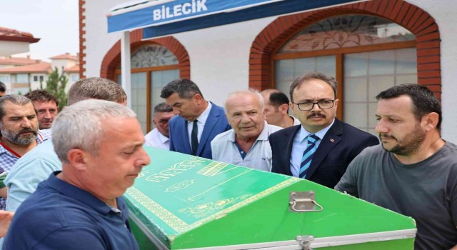 Vali Kızılkaya, huzurevi sakinlerinden Mehmet Uslunun cenazesine katıldı