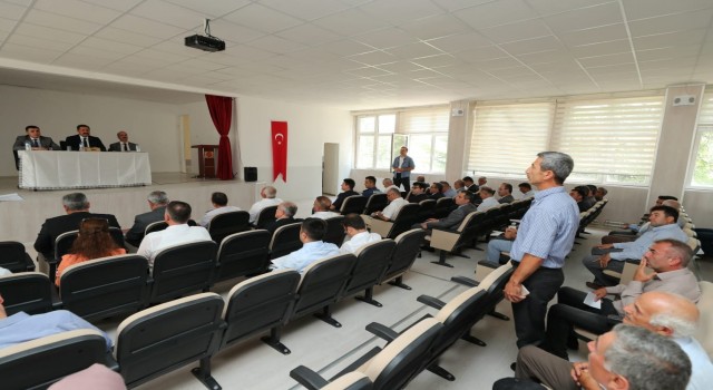 Vali Masatlı Hamamözünde muhtarlarla toplantı yaptı
