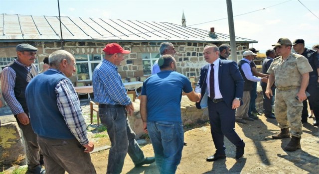 Vali Öner, köylerin daha yaşanabilir hale gelmesi için çabalıyoruz