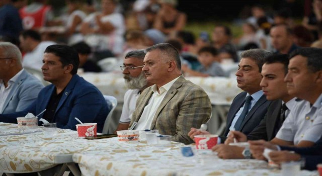 Vali Yazıcı,Döşemealtında aşure lokması etkinliğine katıldı