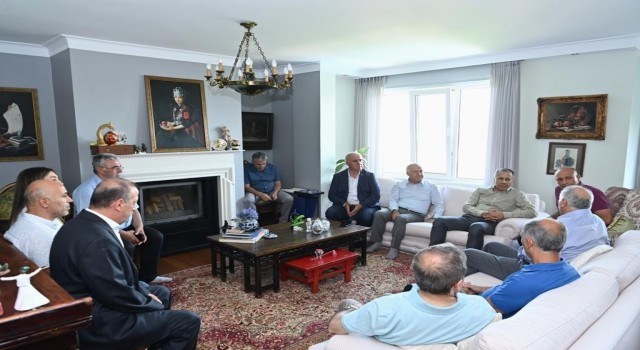 Vali Yerlikayadan saldırıya uğrayan Kartal Cemevi Vakfı Başkanına geçmiş olsun ziyareti