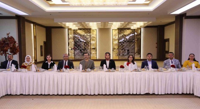 Vali Yiğitbaşı tayini çıkan bürokratlarla bir araya geldi
