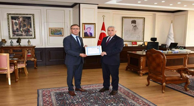 Vali Yıldırımdan Kaymakam Sarılıya başarı belgesi