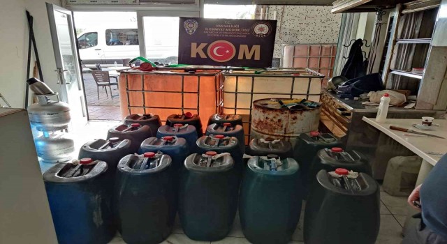 Vanda kaçak sigara ve akaryakıt ele geçirildi