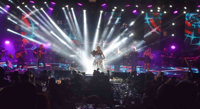 Yalıkavak Süperstar Ajda Pekkan hayranlarıyla doldu taştı
