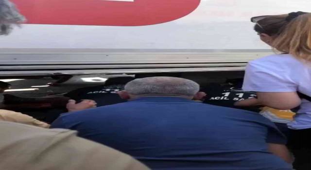 Yalovada tırın altında kalan yaşlı kadın yaralandı