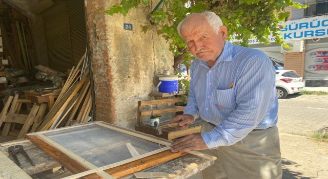 Yarım asırdır sürdürdüğü mesleğinden kopamıyor