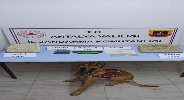 Yaşlı kadın evinde uyuşturucu ve tarihi eserle yakalandı