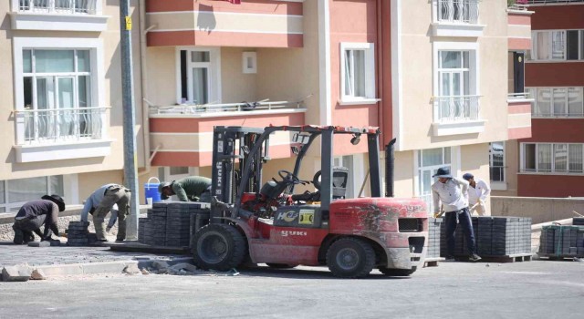Yaya kaldırımları yenileniyor