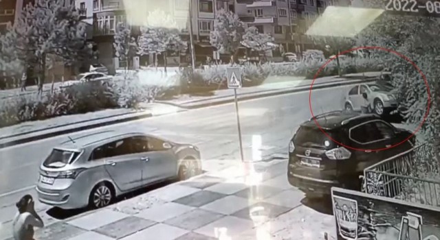 Yayanın ezilmekten son anda kurtulduğu anlar kamerada