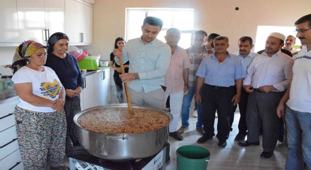 Yedisu Kaymakamı Kaya, aşure günü etkinliğine katıldı