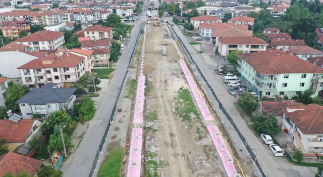 Yeni pazaryerinin kolonları yerleştiriliyor
