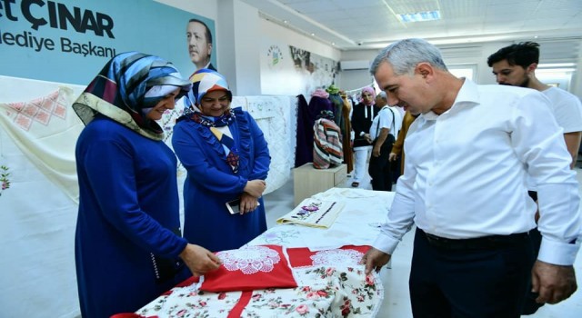 Yeşilyurtta hem sergi hem ikram