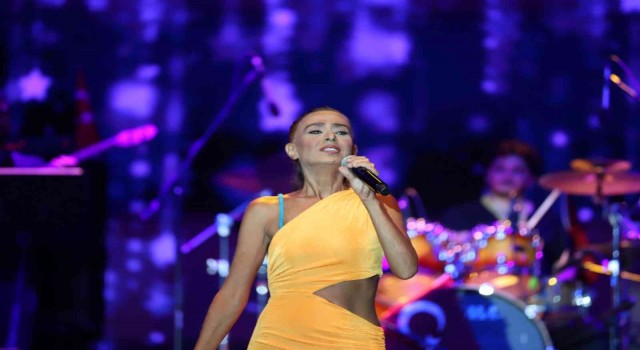 Yıldız Tilbe geldi, Kocaelide hayat durdu
