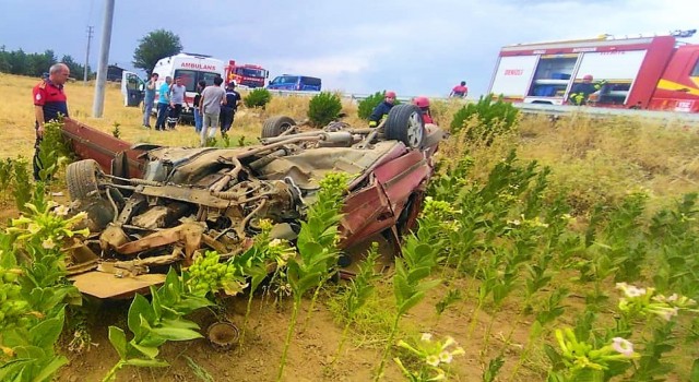 Yoldan çıkan otomobil tütün tarlasına uçtu