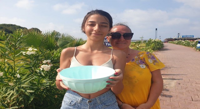 Yolunu kaybeden yavru carettayı denizle buluşturdular