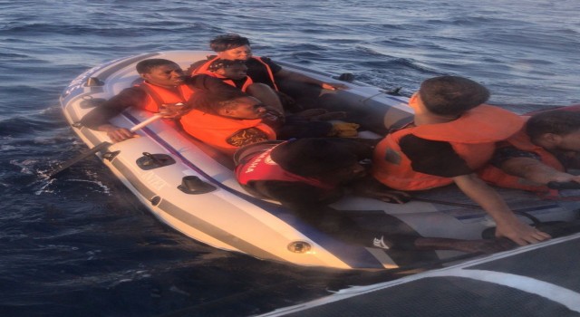 Yunanistan unsurlarının geri ittiği göçmenler kurtarıldı