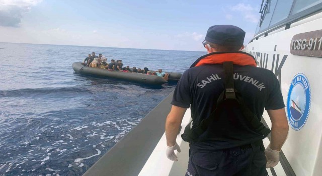 Yunanlılar botun motorunu söküp Türk karasularına itti