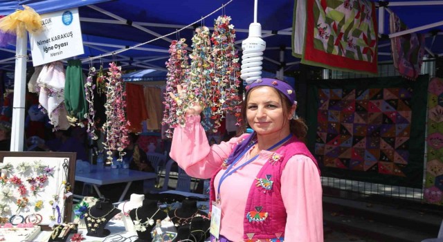 Yurt içi ve yurt dışından gelen sanatçılar el emeği ürünlerini sergiledi