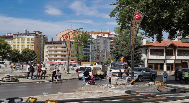 Zafer Meydanında aydınlatma çalışmaları başladı