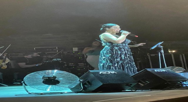 Zara, Bodrumda konser verdi