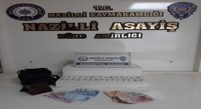 Zehir tacirleri “Dur” ihtarına uymadı, polisten kaçamadı