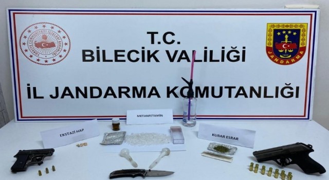 Zehir tacirliği yapan iki şahıs gözaltına alındı