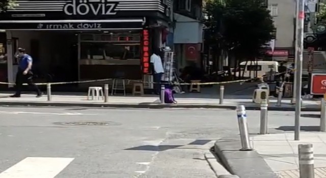 Zeytinburnunda unutulan çanta polisi alarma geçirdi