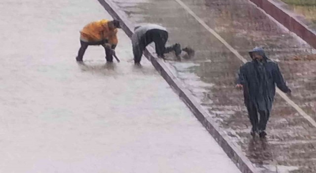 Zonguldakta metrekareye bir saatte 35 kilogram yağış düştü