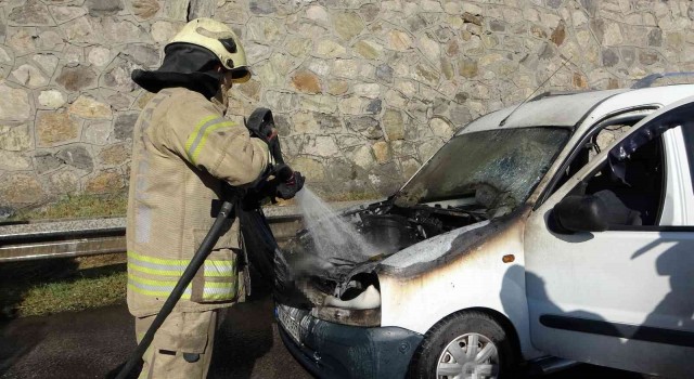 1 ay önce aldığı hafif ticari aracı alev alev yandı, o anları cep telefonu kamerasına kaydetti