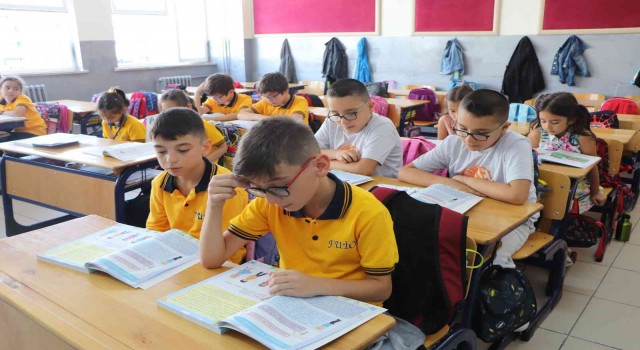 16 ikiz öğrencinin okul heyecanı
