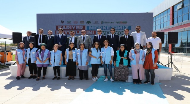 22 meslek kursunda eğitim gören 1300 gencin 200ü istihdam edildi