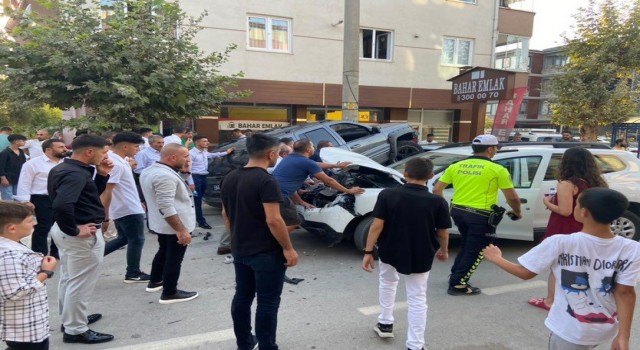3 araca çarparak caddeyi savaş alanına döndürdü