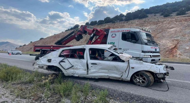 30 metrelik şarampole devrilen otomobilde 2 kişi hayatını kaybetti