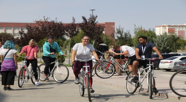 9 ülkeden 40 konuk, sporda gönüllülük projesi için ASÜde