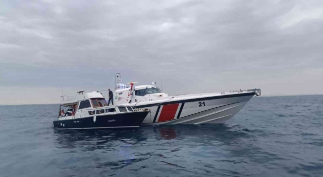 96 düzensiz göçmen kurtarıldı, 3 göçmen kaçakçısı yakalandı