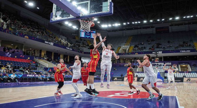 A Milli Erkek Basketbol Takımı, İspanyaya 72-69 yenildi