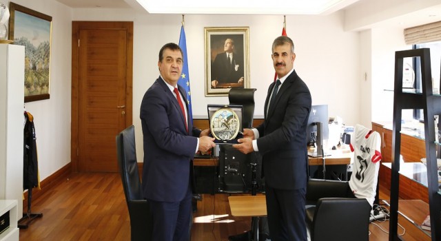 AB Başkanı ve Dışişleri Bakan Yardımcısı Kaymakçıdan ÇAKÜye tebrik