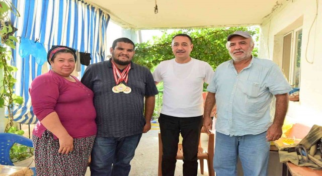 Acardan Görme Engelli Halter Türkiye Şampiyonu Poyraza destek