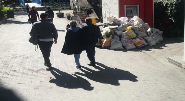 Adalara duyarsızca bırakılan atık birikintisi tepki çekti