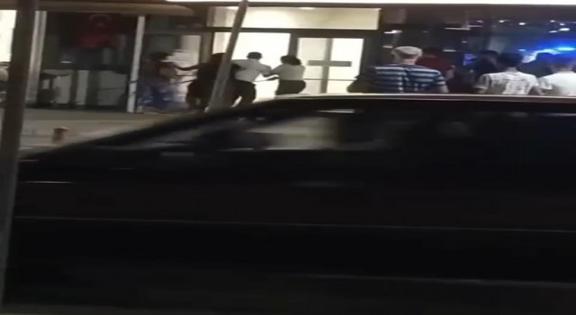 Adanada kadınlar sopalarla hastane bastı