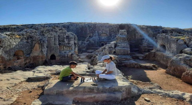 Adıyamanın tarihi mekan ve sokaklarında satranç var