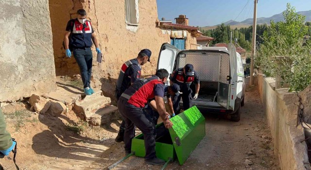 Afyonkarahisarda şüpheli ölüm: Eve giren ekipler şahsın cansız bedeniyle karşılaştı