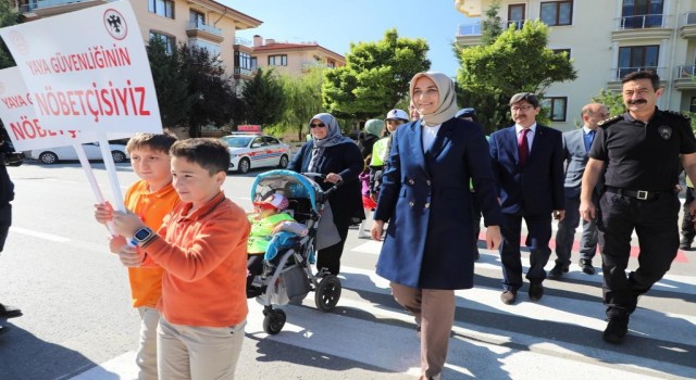 Afyonkarahisarda yaya güvenliği uygulaması yapıldı