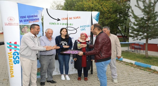 Ağrıda öğrenciler ikramlarla karşılandı