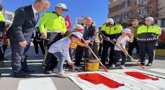 Ağrıda “Yayalara öncelik duruşu, hayata saygı duruşu” etkinliği yapıldı