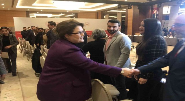 Aile ve Sosyal Hizmetler Bakanı Derya Yanık Yeni Medya Dili ve Aile Çalıştayına katıldı