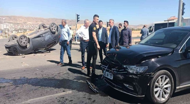 AK Parti Elazığ İl Başkanı Yıldırımın bulunduğu araç kaza yaptı