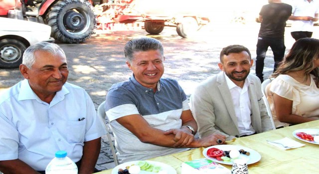 AK Partili Özkan Sarıgölde esnafla buluştu